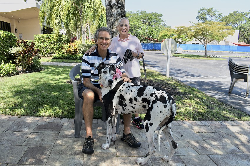 Rabbi Brenner Glickman, Miss Bayla Steenbarger, and her owner Susan Benson-Steenbarger.