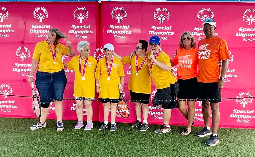 Amanda Walsh, Wendy Mikula, Beth Heckler, Nico Moschini, Dylan Mayes, and Brenda and Ron Shields