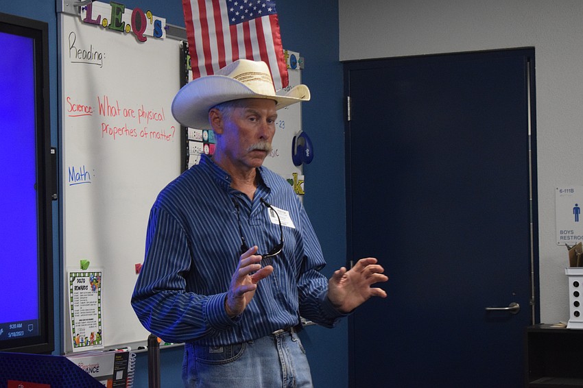 David Hunt talks to students about the cattle industry.