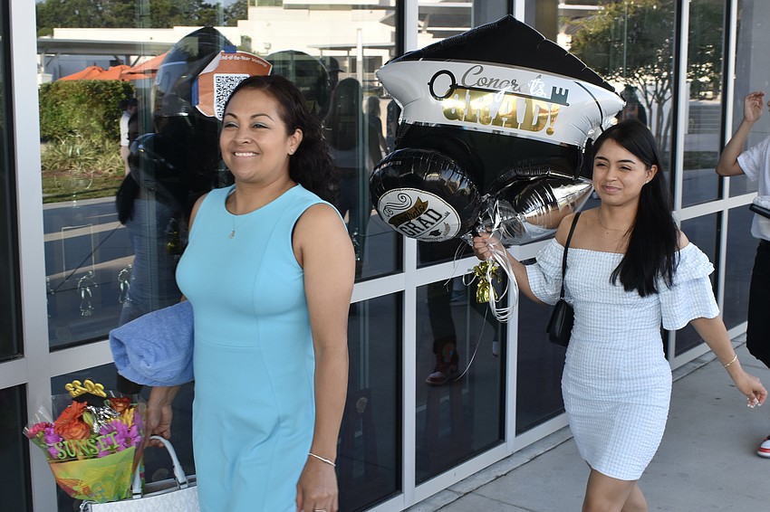 Jaqueline Perez and Sigrith Ortega head to the ceremony.