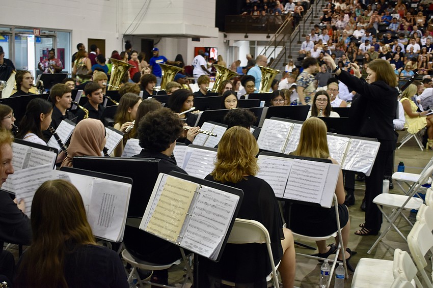 The band offers a performance of a medley of music from Star Wars, E.T. the Extra Terrestrial, and more prior to the ceremony.