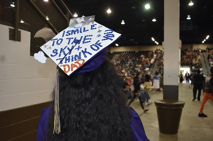 Za'Kiera Williamson wore a cap in honor of her father Antonio Wright.