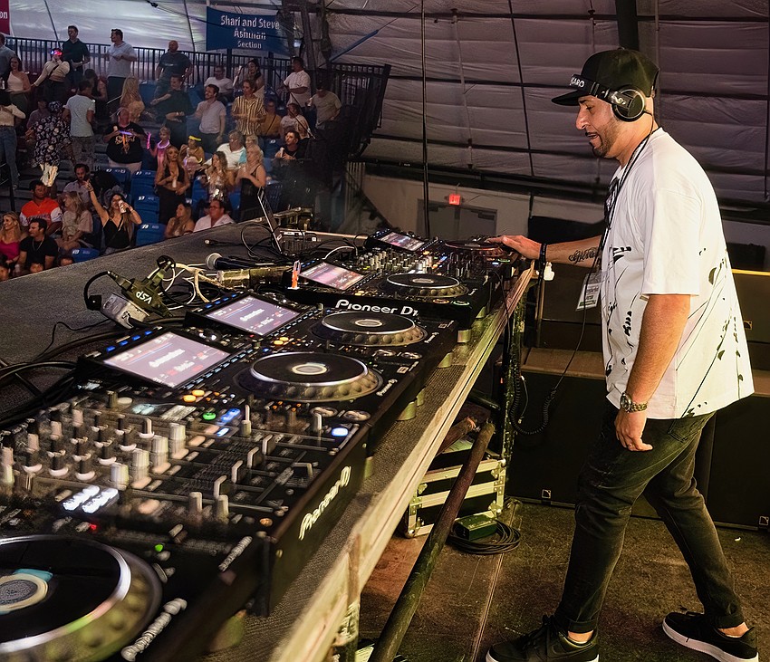 DJ Peter DiCaro from NYC warmed up the crowd before Aoki took the stage.