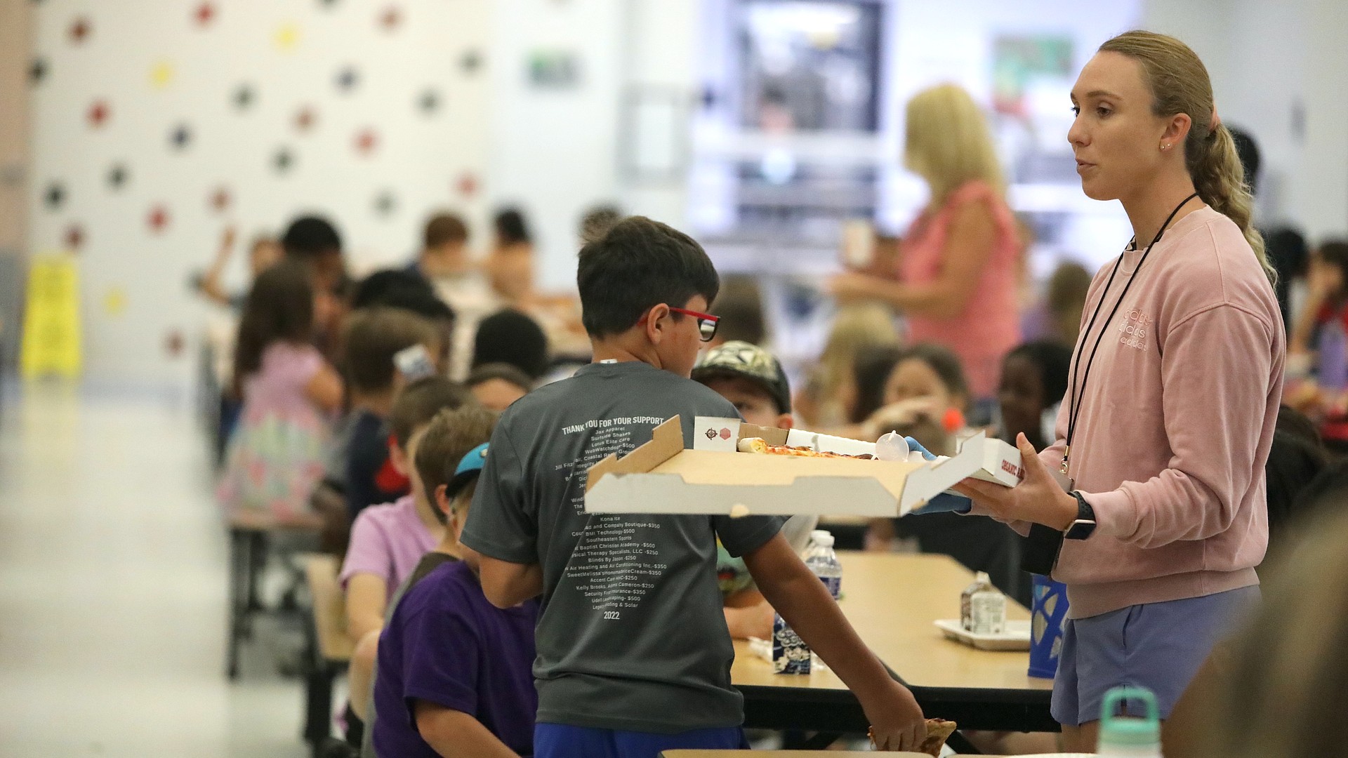 Wadsworth Elementary students participate in food drive, rewarded with