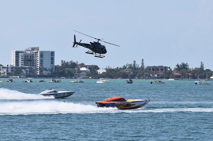 The Team SunPrint / Hooters boat piloted by Steven Fehrmann and Steve Miklos of New Port Richey, Florida and the LSB RevX Oil / Speed Marine boat piloted by .Kyle Miller of New Jersey and Jay Wohltman of Spring Hill, Florida race head-to-head.