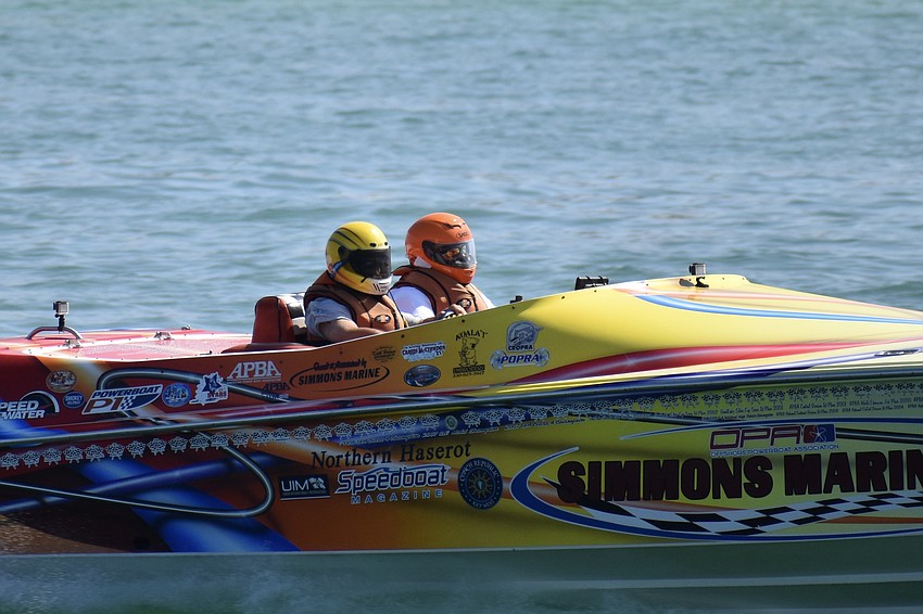 Kevin Campbell and. Jason Zolecki of the United States make a pass in the Simmons Marine boat.
