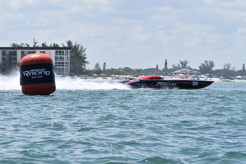 The Rollin Transport / SV Offshore boat piloted by Matt Jamniczky of Indiana and Vinnie Diorio of Wisconsin passes one of the course markers.