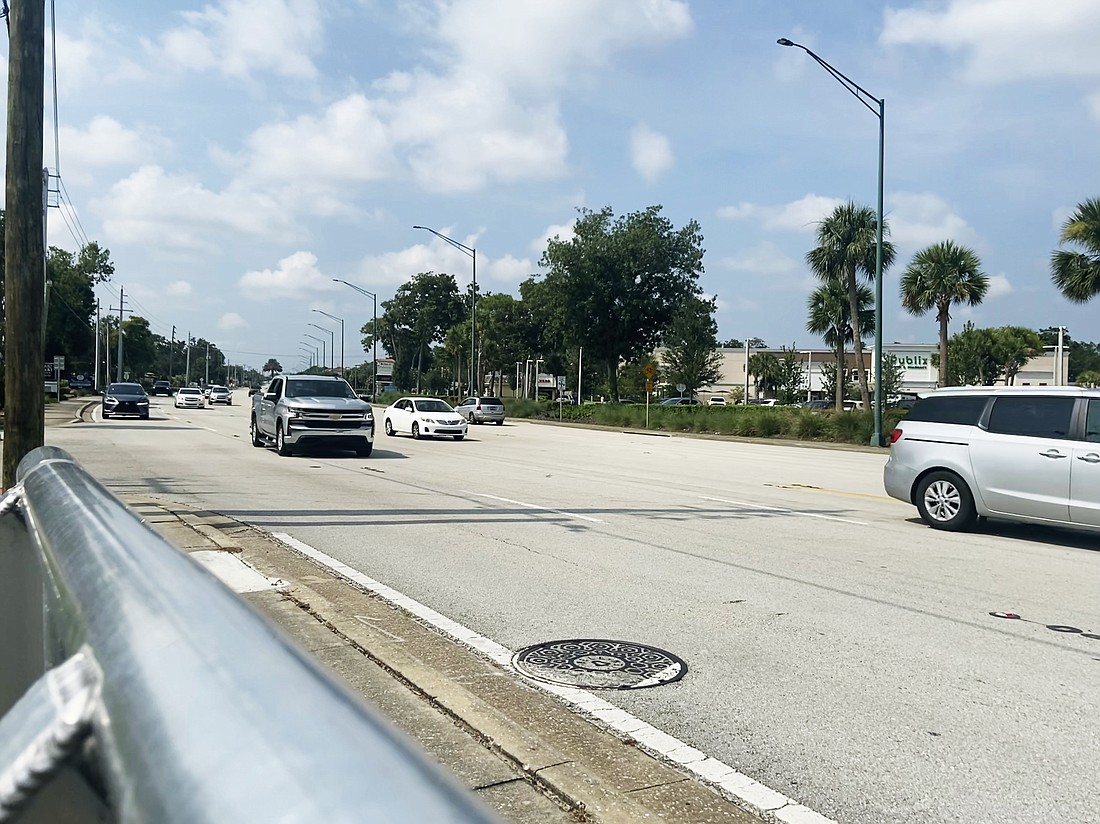 Nova Road from Sterthaus Drive to Wilmette Avenue remains without medians. Photo by Jarleene Almenas