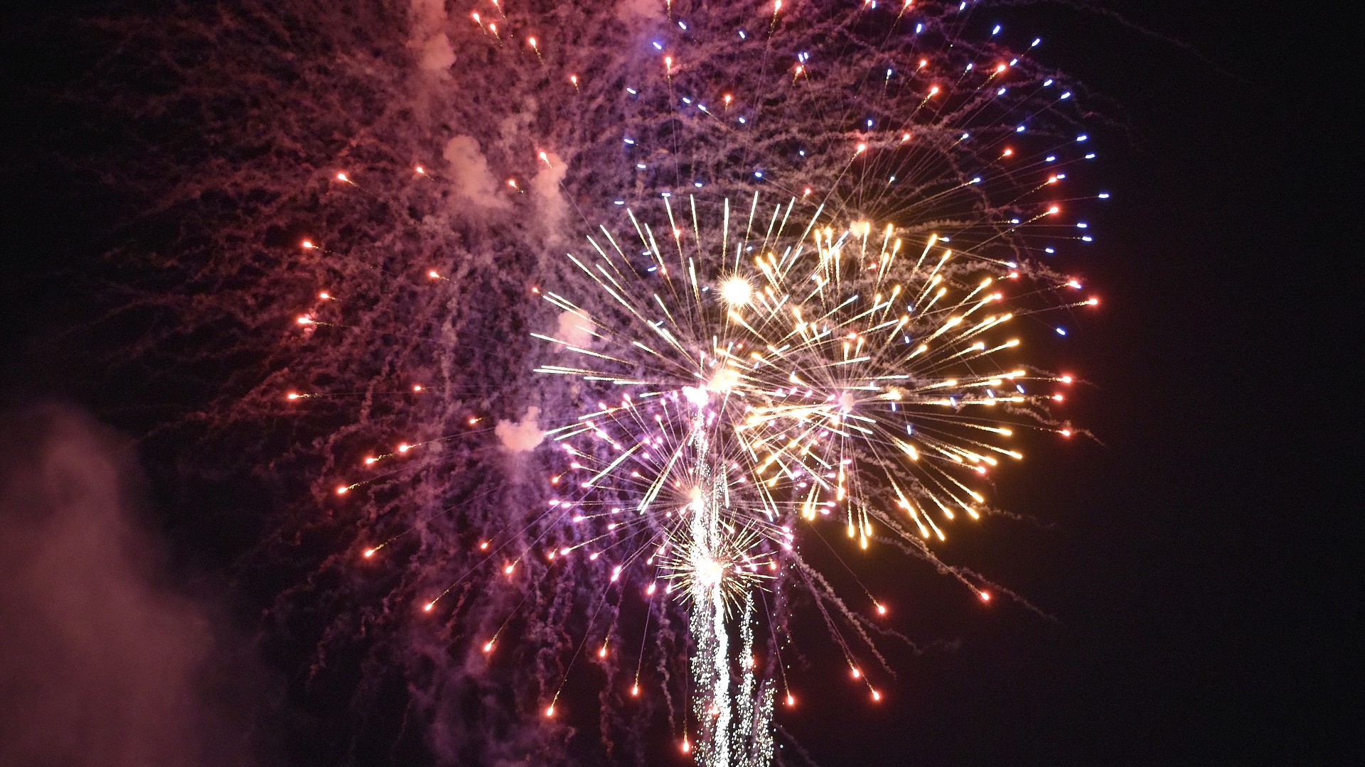 Sarasota community gathers for July 4 fireworks spectacle Your Observer