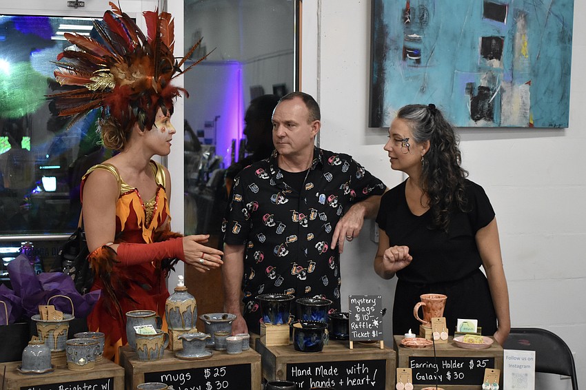 Entertainer KC Allen talks with artists Jake and Alicia Loomis.