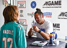 MLB's Johnny Damon boosts Boys & Girls Club with foundation check