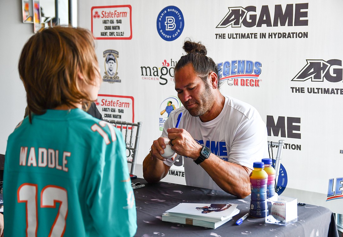 Johnny Damon interacted with baseball fans during the event and shared anecdotes from his MLB career.