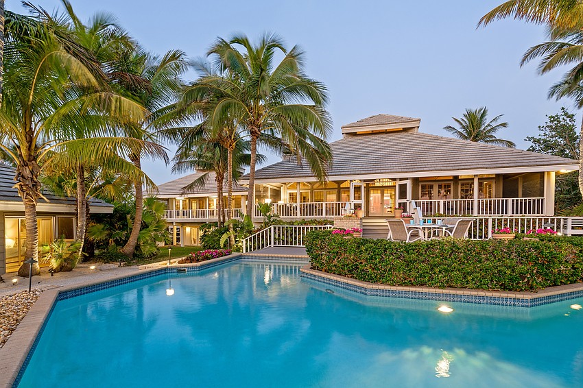 8324 Sanderling Road in Siesta Key