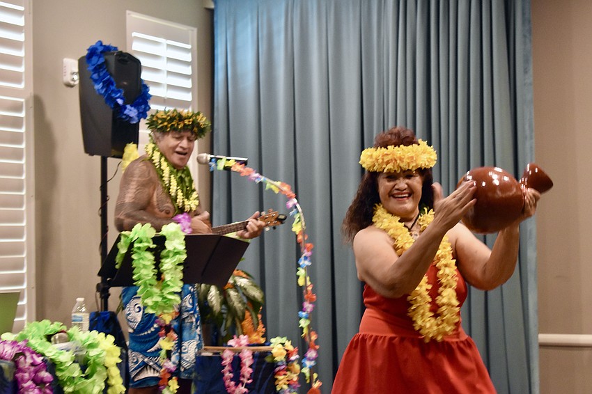 Pesi Mauga sings as Maya Taeoalii plays the gourd drum.