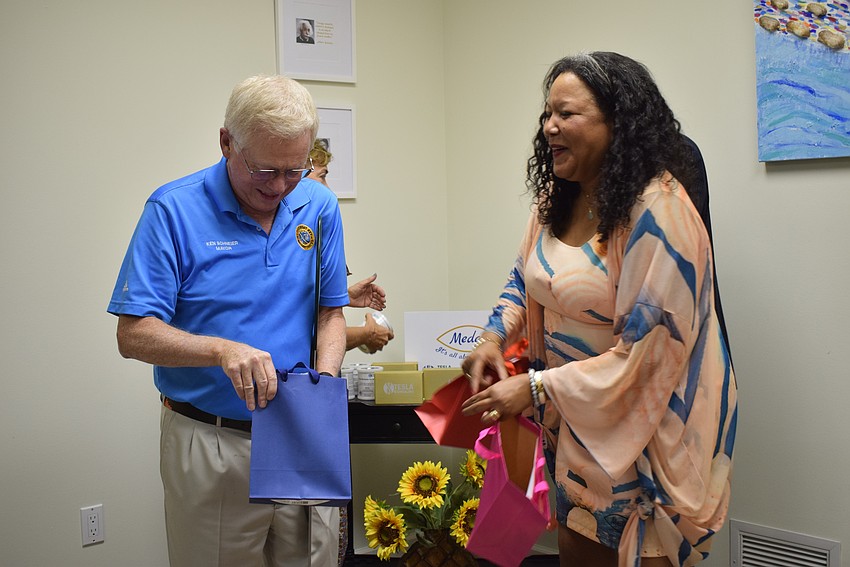 Mayor Ken Schneier and Medge Jaspan