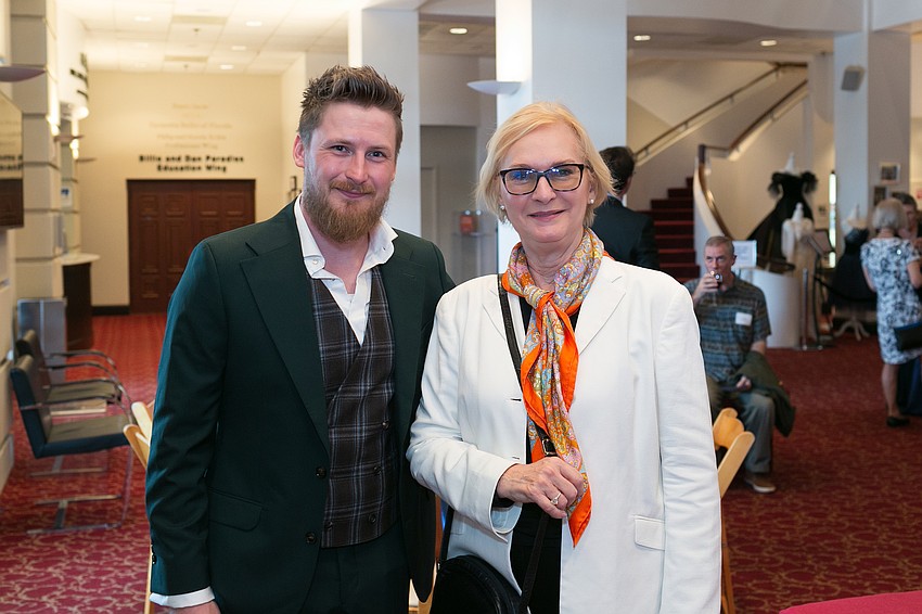 Dominik Poblovki, Jean Volpe