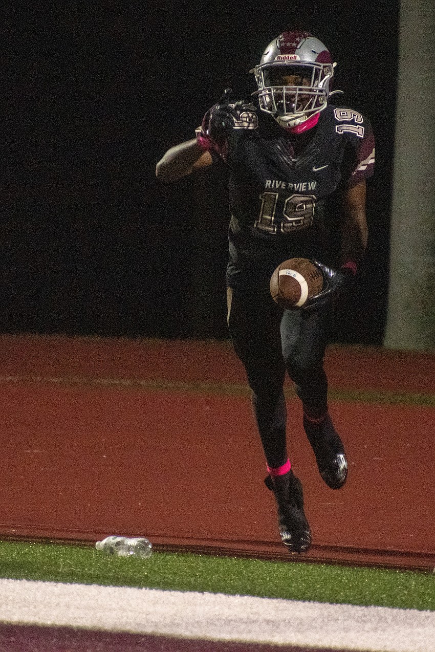 Rams junior Jaden Wheeler celebrates after catching a touchdown against CAI.