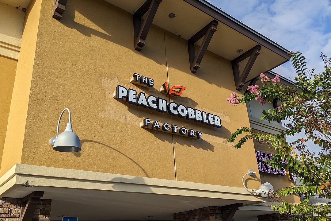 Peach_Cobbler_Factory_River_Ci