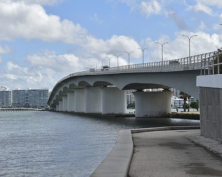 A lane closure will affect traffic on the John Ringling Causeway during an FDOT maintenance project.