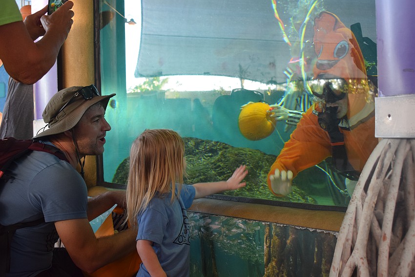 Jasper and Cory McDonald watching the underwater pumpking carving