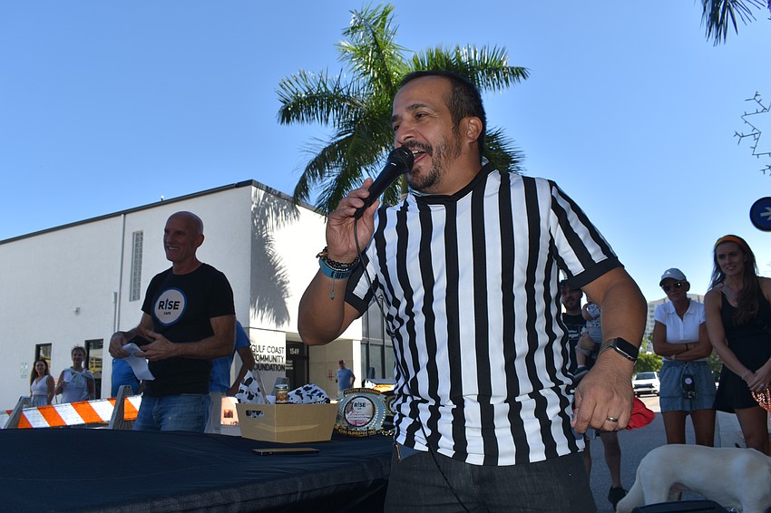 Will Luera narrates the competition.