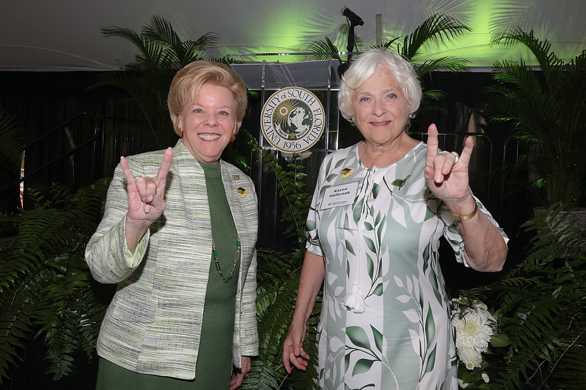 USF President Rhea Law, and Regional Chancellor o f USF Sarasota-Manatee Campus Karen Holbrook give the 