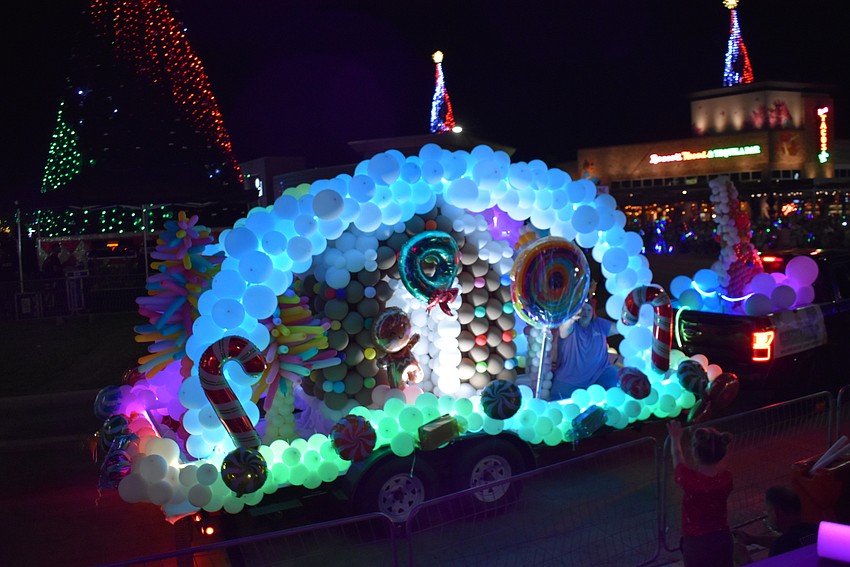 Aloha Party Experts showed they know how to throw a party, and make a float. More than 3,200 balloons were used in making the float.