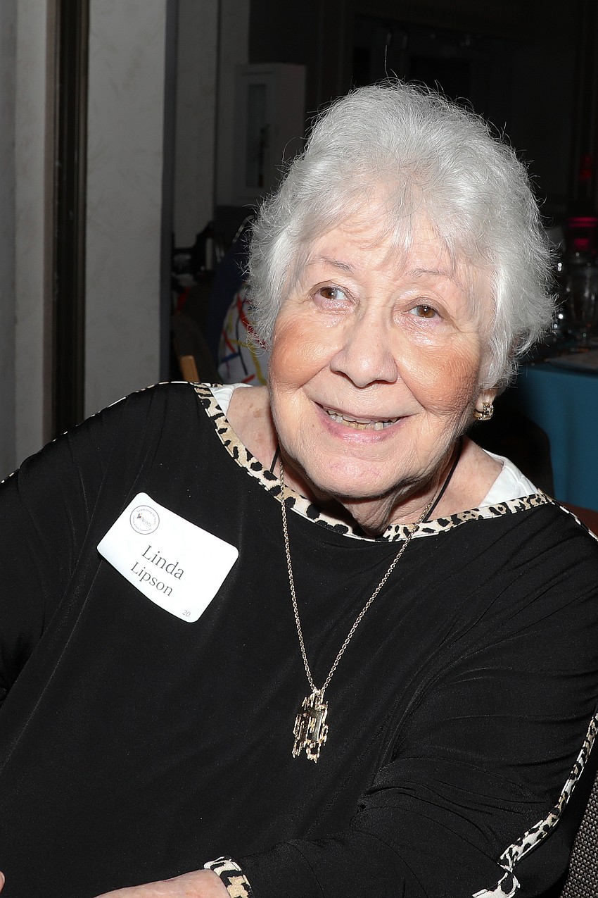 With a career in newspapers around the country spanning over 40 years, Linda Lipson has many colorful stories to share.