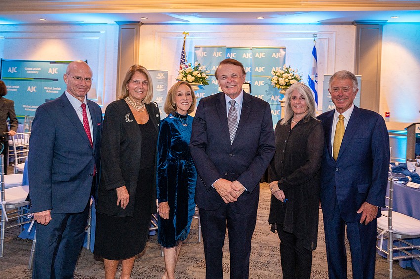 Event chairs, Drs. Joel and Gail Morganroth and Deb Kabinoff, award recipient Larry Thompson and event chairs Marcy and Michael Klein