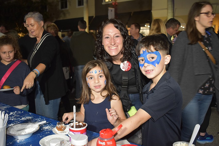 Adley, Shayna and Asher Resnick decorate donuts.