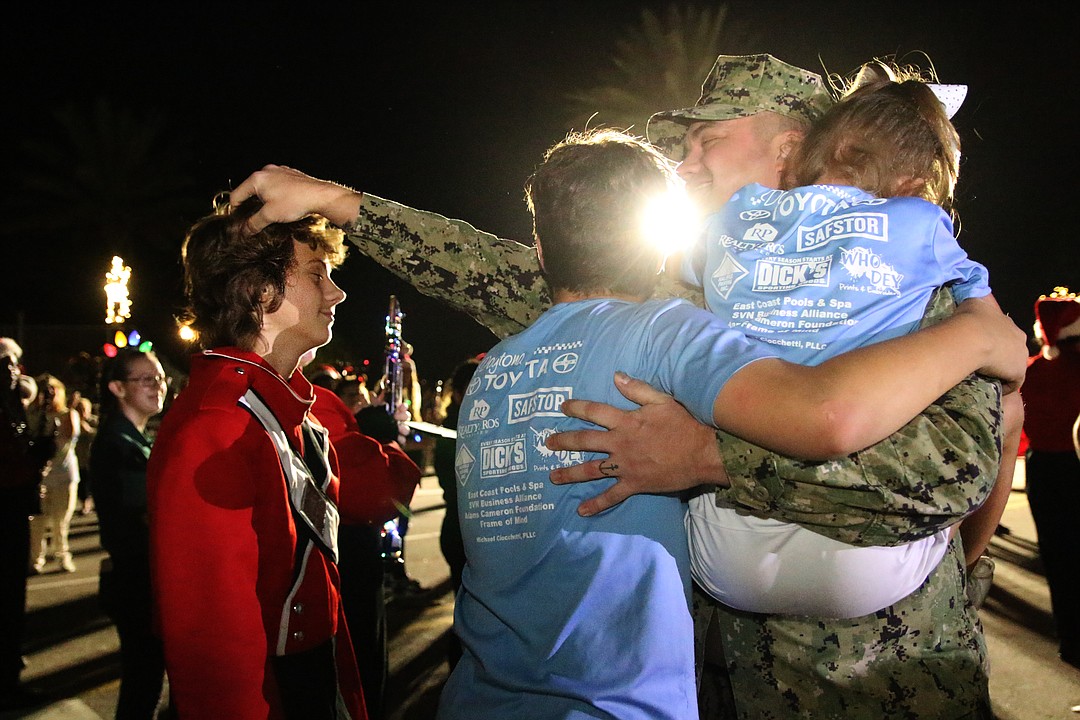 Holiday Ormond dad surprises his children during Christmas