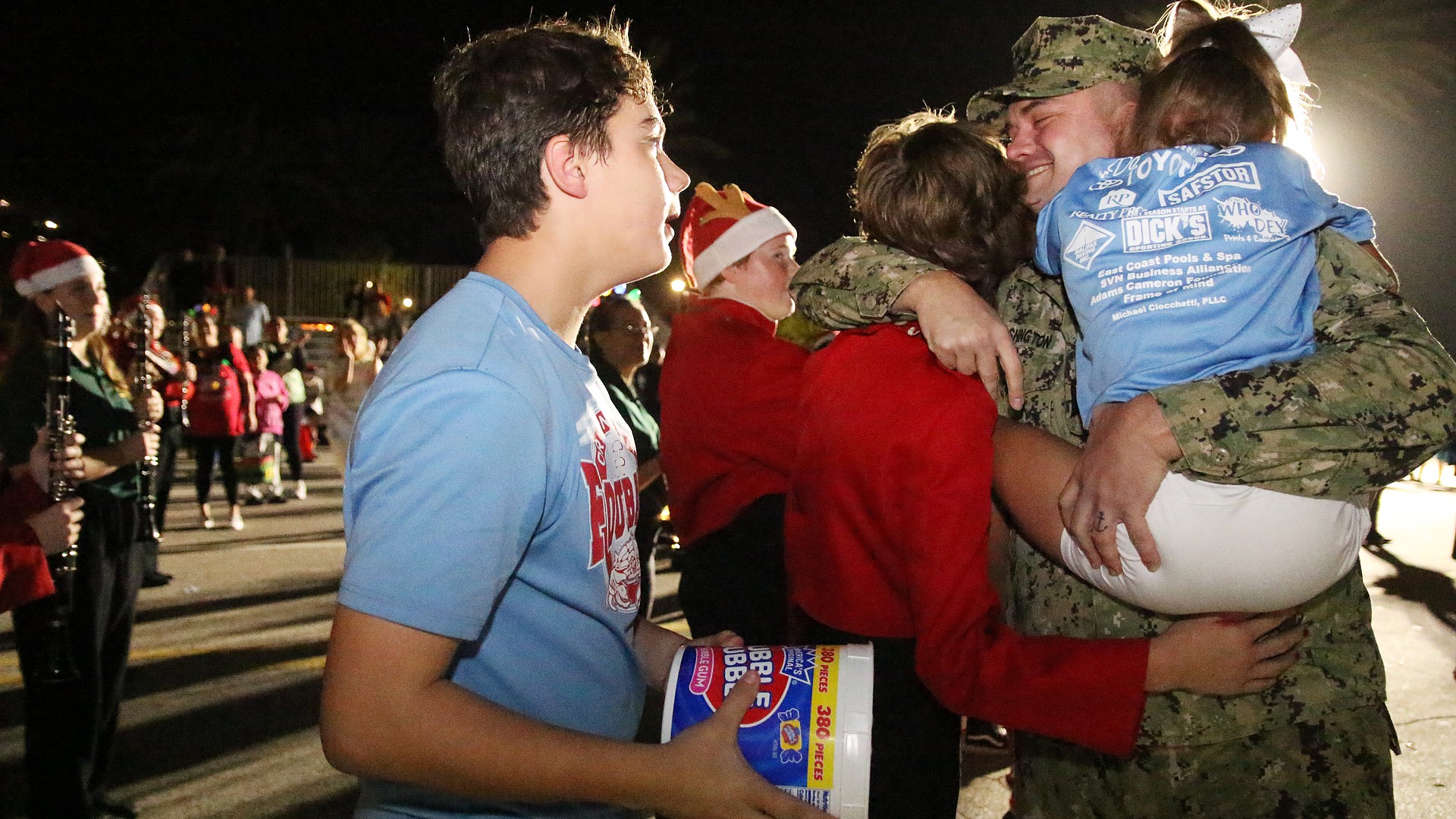 Holiday Ormond dad surprises his children during Christmas