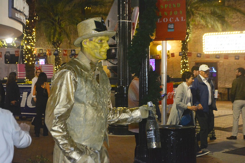 Joe Abel, the living statue