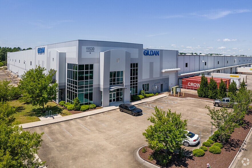 Gildan Activewear Inc. is expanding in NorthPort Logistics Center to occupy the full 872,627-square foot building at 11530 New Berlin Road in North Jacksonville.