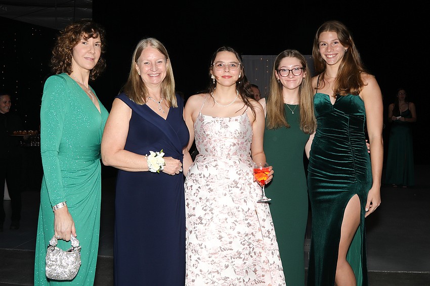 Jen Douglas, Halie Fulton, Mary Fulton, Addison East and Shelby Fulton.