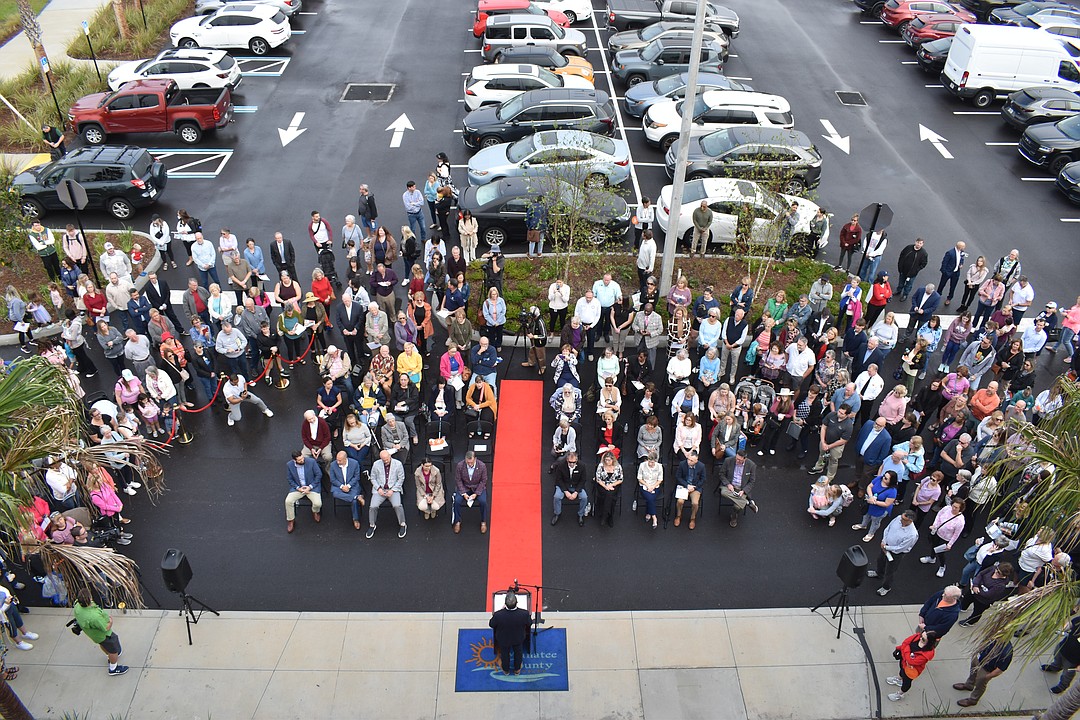Hundreds attend Lakewood Ranch Library grand opening | Your Observer
