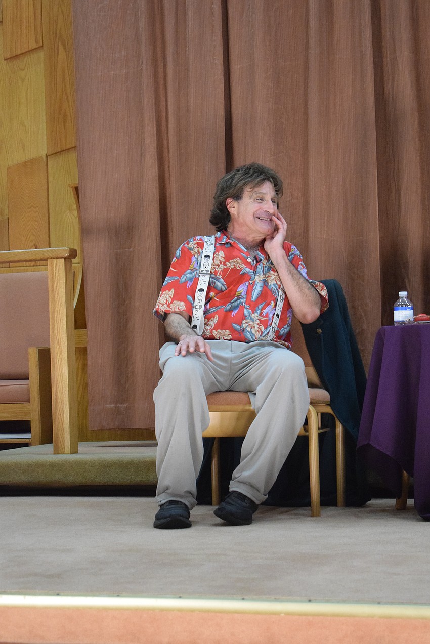 Roger Kabler as Robin Williams