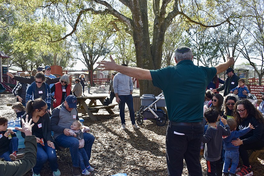 To celebrate the birthday of the trees, Rabbi Michael Shefrin asks the children to pose like a tree.