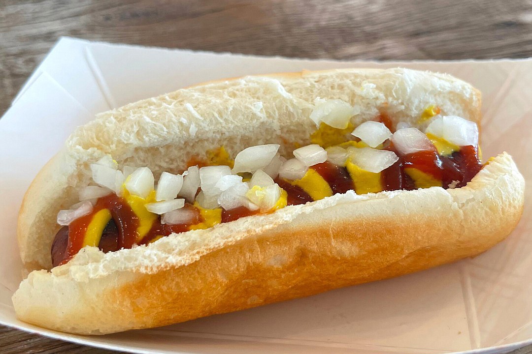The first Hot Dog Shoppe opened in Ohio in 1946.