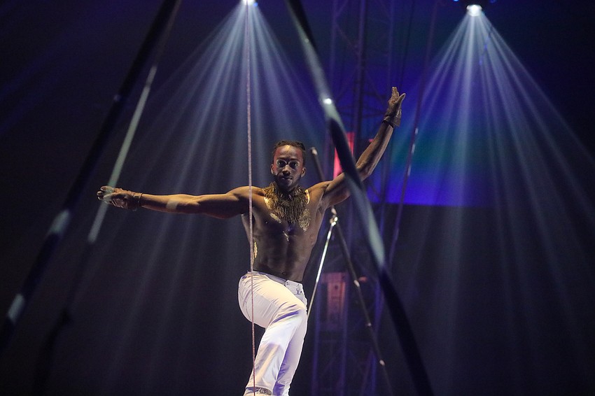 An energetic and agile Antino Pansa wowed the crowd with a jaw-dropping performance on the slackwire.