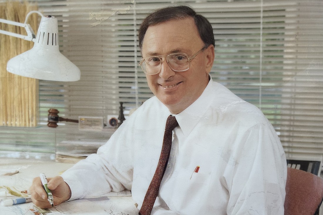 Joe Chillura in his office, 1998. Chillura, a former Hillsborough County commissioner, died on Feb. 3.