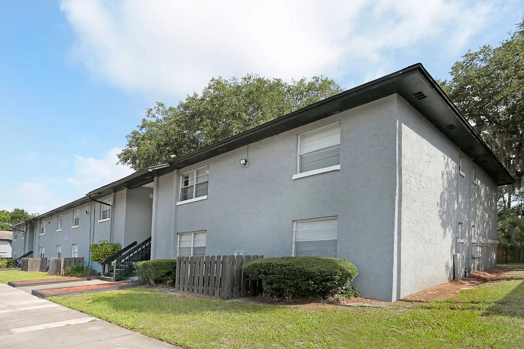 Two apartments sell for a combined 16.91 million less than what they