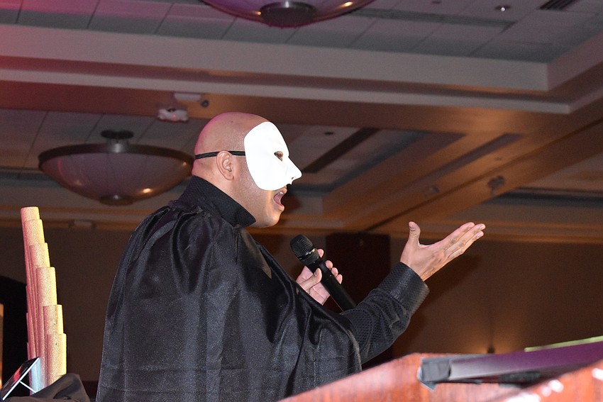 Jonathan Cortez sings 