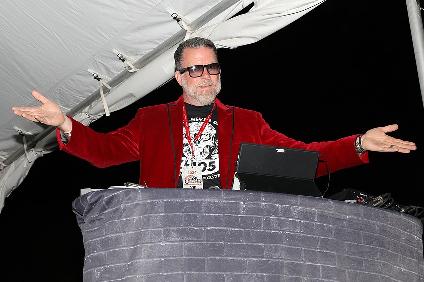 MC Frank the Tank from the Z105 Morning Show in Sarasota keeps the crowd on their feet.