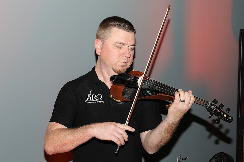 Matt Dendy from SRQ Entertainment wows the crowd with his electric violin during the cocktail hour.