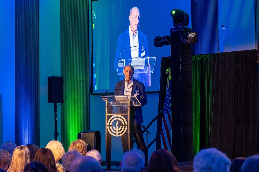 Jewish Federation President Bruce Udell addresses attendees.