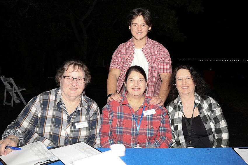 Ida Munsey, Kim Hinkle, Nick Hinkle, and Marian Siegel worked the registration table.