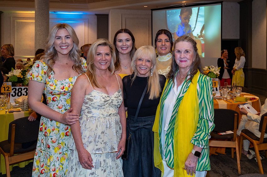 Taylor Teymuri, Tammy Karp, Sarah Renkliyuz, Elisabeth Waters, Elizabeth Topp and Susan Karp