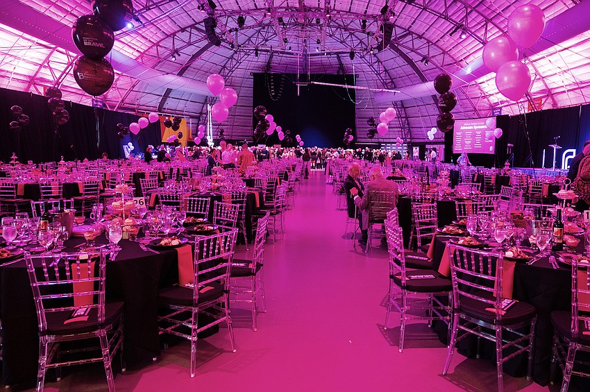 Pink and black were the colors of the night.