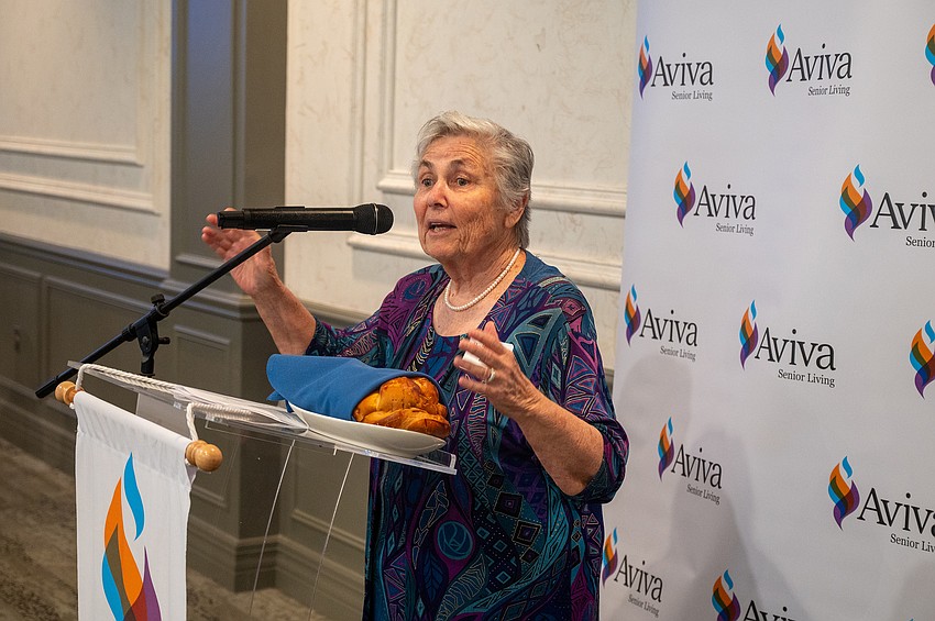 Rabbi Rachel Dulin says the Hamotzi blessing.